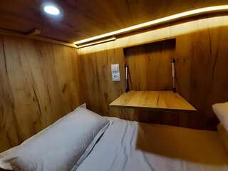 Хостелы September Hostel Алматы Спальное место на двухъярусной кровати в общем номере для мужчин и женщин-4